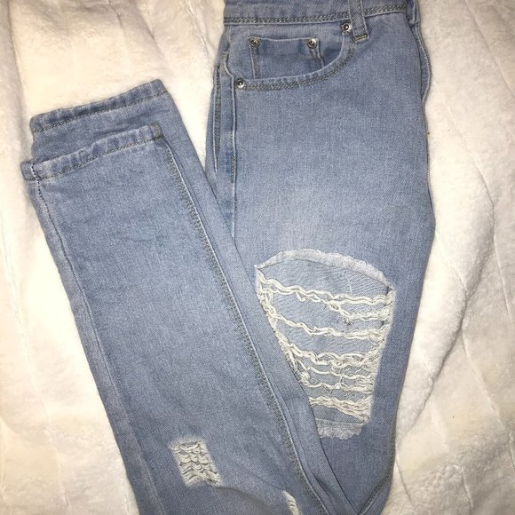 Mid-Rise, All Over, Ripped Boyfriend Jeans -Boohoo - Picture 1 of 5